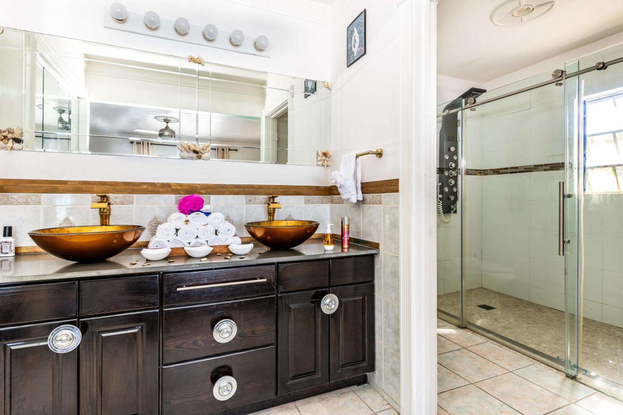 Waterside Home, Shaded Whirlpool Spa, Outdoor Dining, Smart Tv, Amazon Prime Five Cays Settlement Exteriér fotografie
